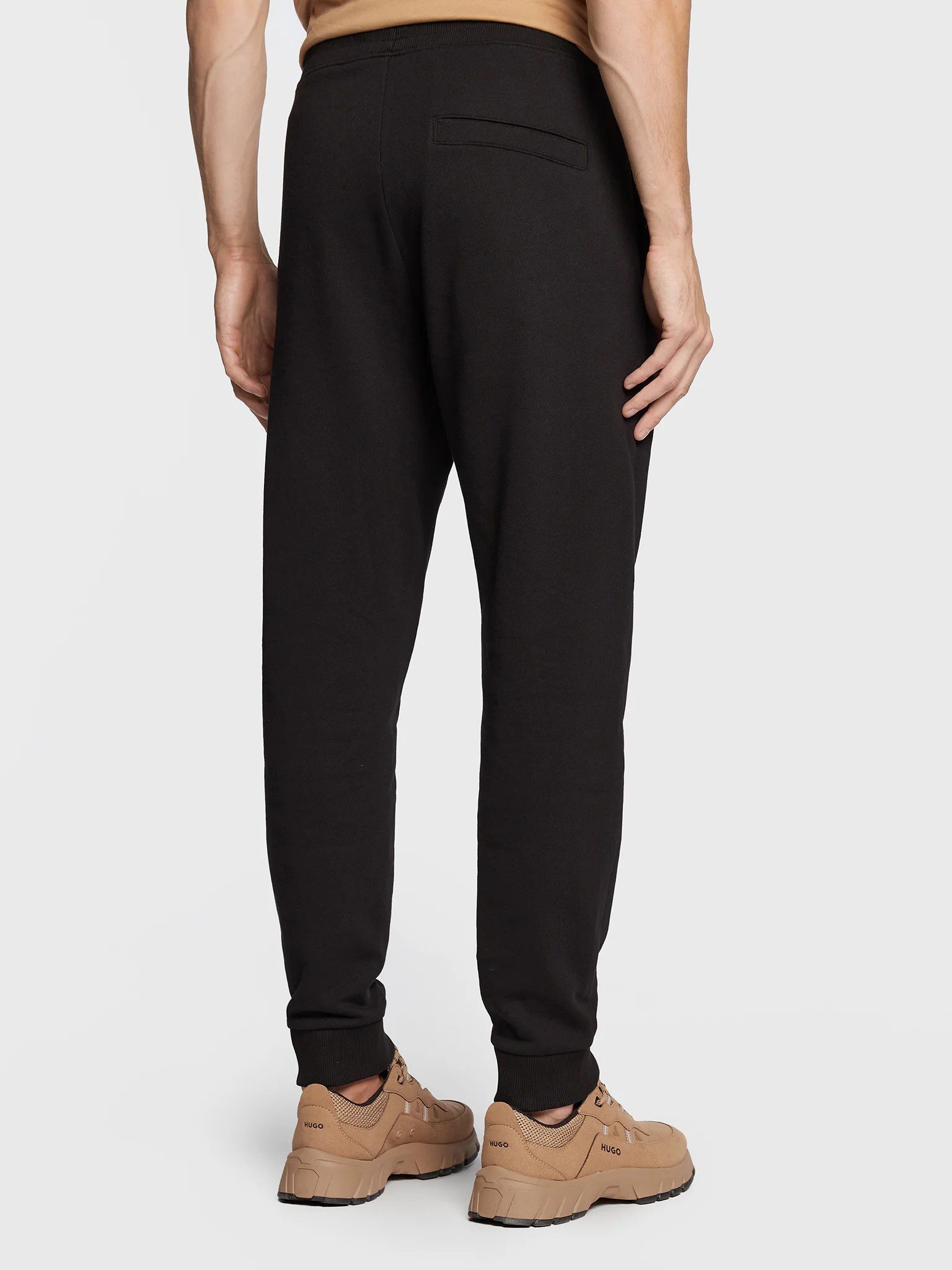 hugo-pantaloni-trening-dwellrom-50479164-negru-relaxed-fit (1)