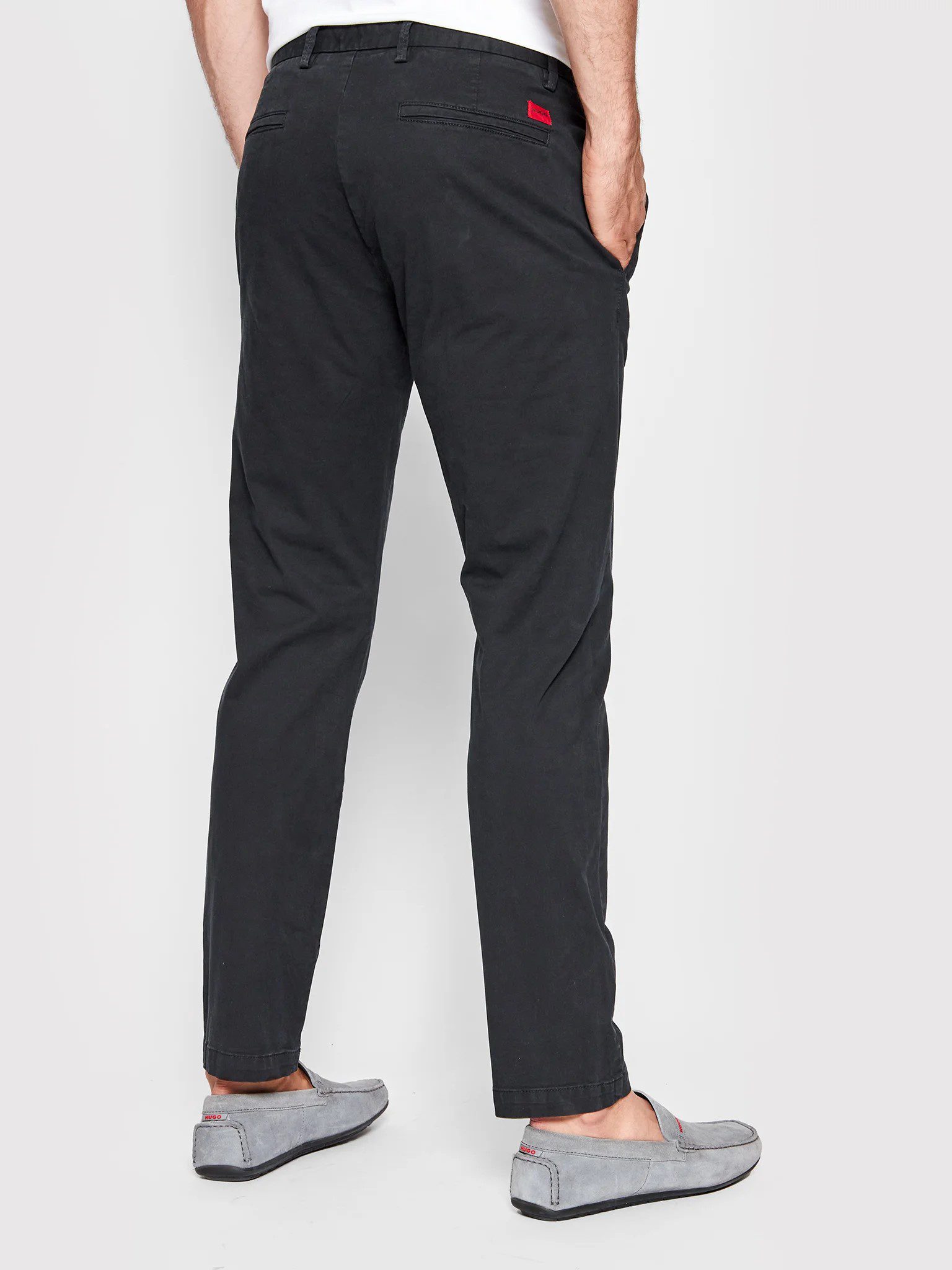 hugo-pantaloni-chino-david222d-50468314-negru-slim-fit (1)