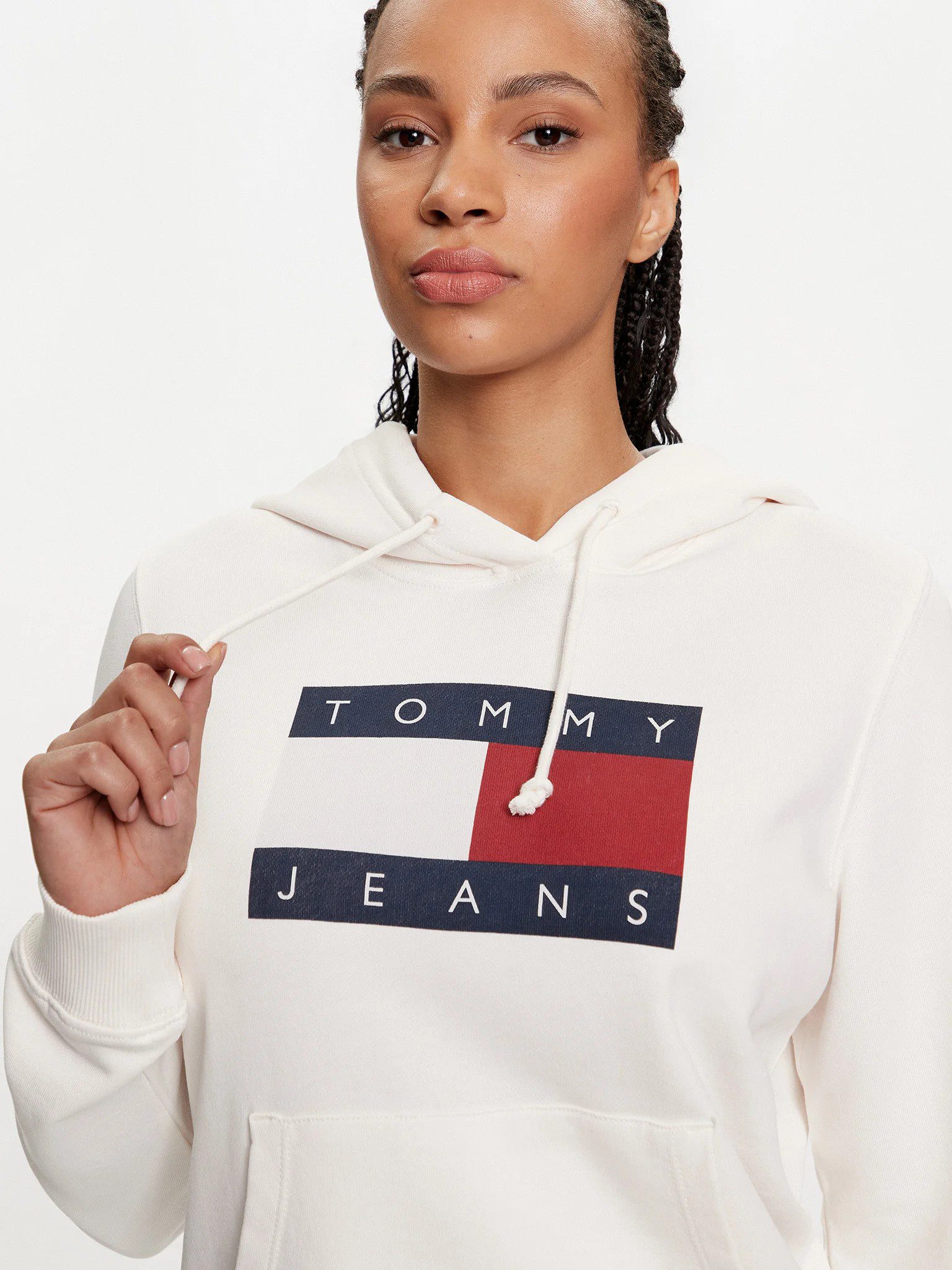 tommy-jeans-bluza-flag-dw0dw18654-alb-regular-fit-0000303850265 (3)