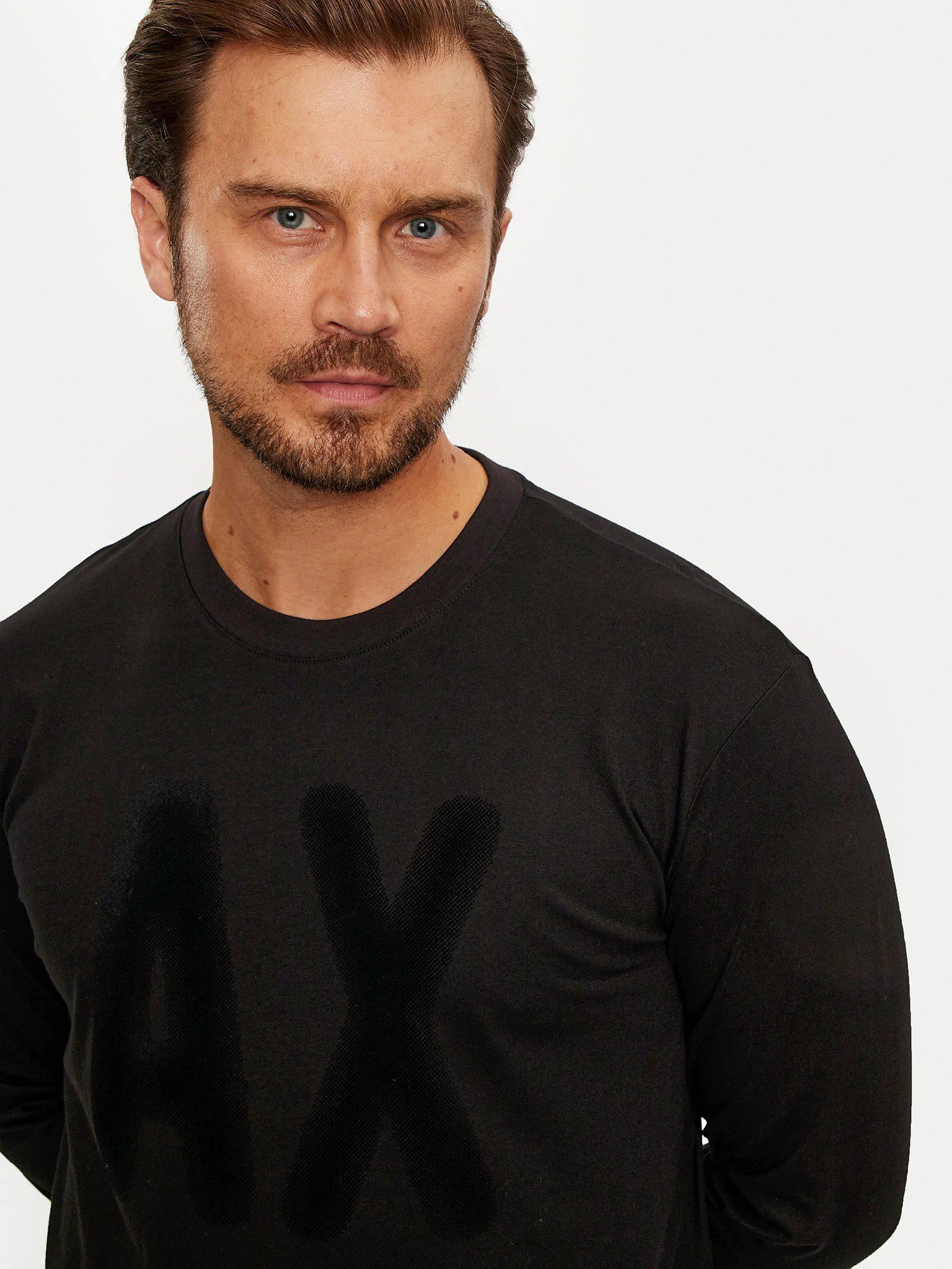 armani-exchange-longsleeve-xm000126-af10358-uc001-nero-regular-fit-0000304355868 (3)